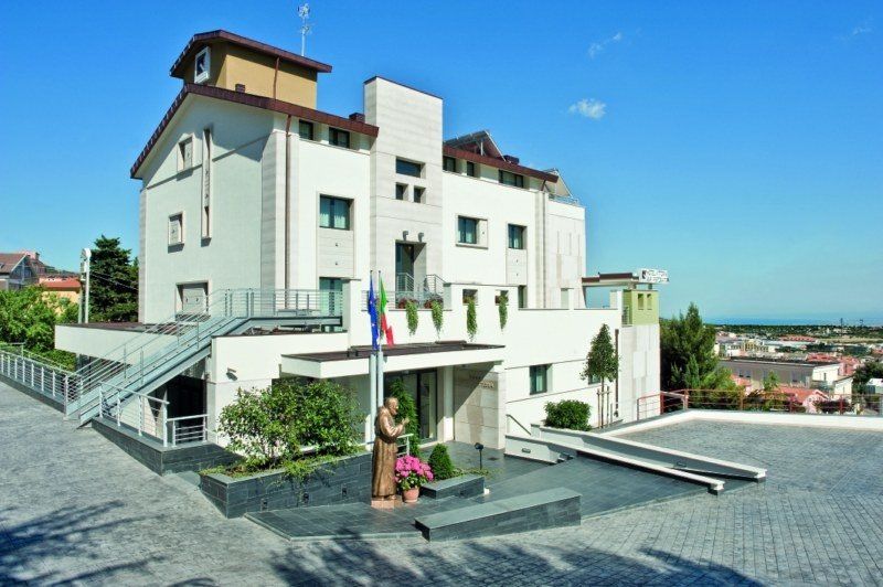 Hotel Vittoria San Giovanni Rotondo Exterior foto